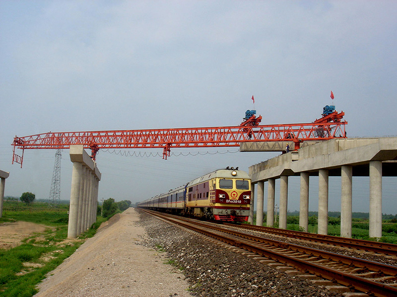 雙導(dǎo)梁架橋機